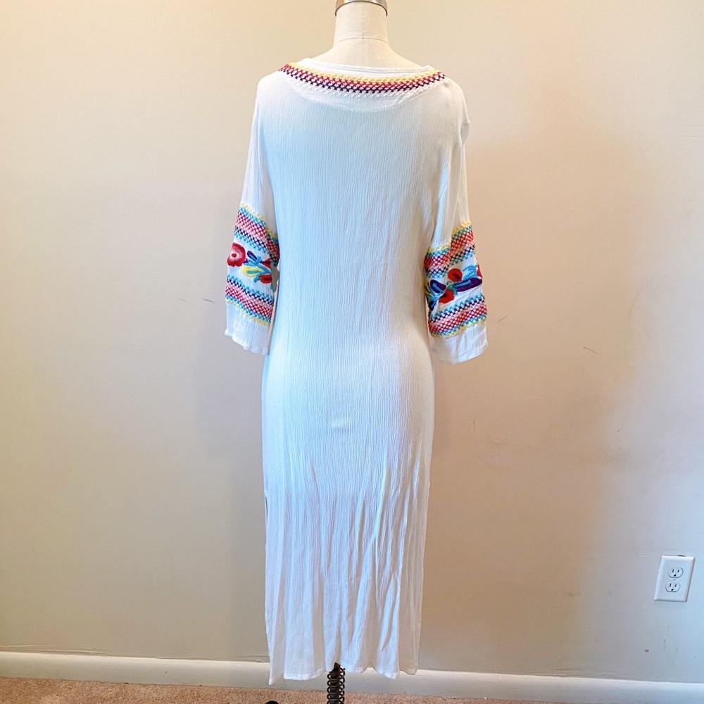 Embroidered folk pattern beach tunic - Picture 3 of 5
